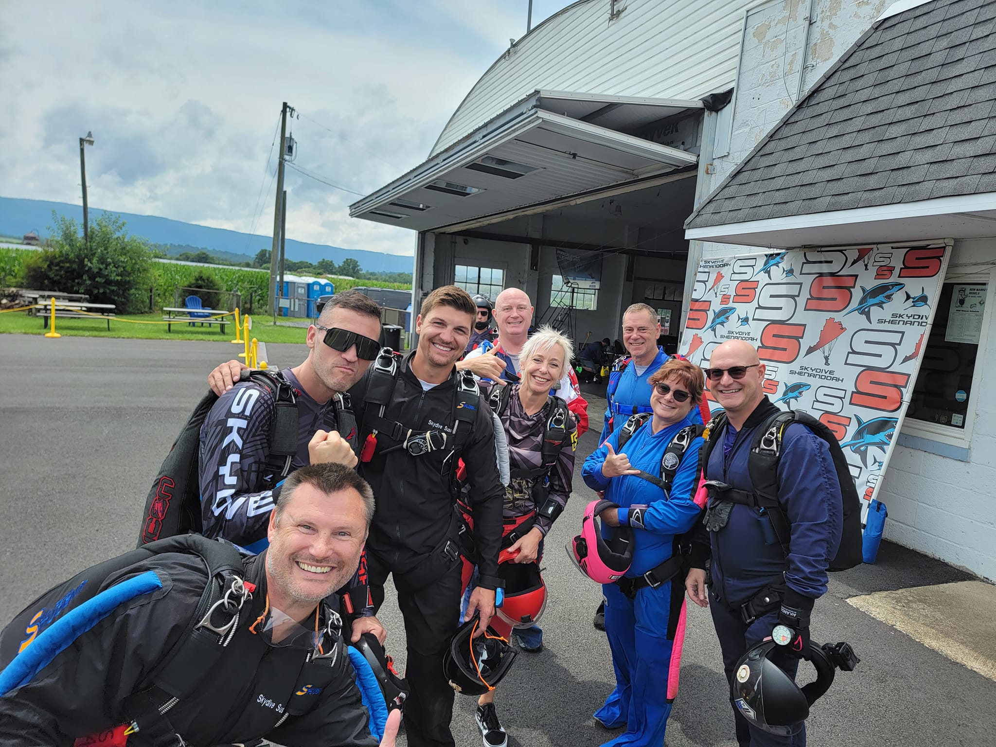 a group of jumpers getting ready to skydive at skydive shenandoah 